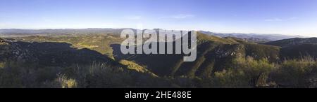 Paysage panoramique San Diego County East distant Cuyamaca State Park Horizon.Ramona Lookout, piste de randonnée Iron Mountain Range Poway California USA Banque D'Images