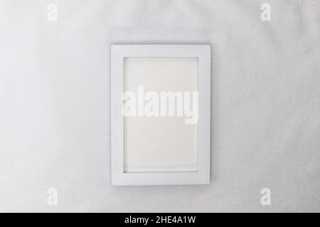 Maquette de cadre blanc sur fond blanc peluche plat pour la Saint-Valentin, la fête des mères, l'anniversaire, ajoutez votre texte, logo,œuvres d'art Banque D'Images