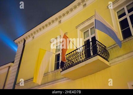 Poznan, Wielkopolska, Pologne.8th janvier 2022.La copie de l'image de notre Dame de Jasna Gora - les derniers moments de Poznan.La cérémonie a lieu dans la cathédrale de Poznan.Une copie de l'image circule en Pologne depuis de nombreuses années et est destinée à visiter tout le pays.C'est le deuxième pèlerinage de la copie de l'image de Jasna Gora, le premier a été lancé par le cardinal Stefan Wyszynski en 1957.Dans la photo : la cérémonie de la fin de la peregrination de l'image.L'image quittera la région de ''›'' l'archidiocèse de Poznan demain.LA PUBLICATION DANS LA CONT NÉGATIVE Banque D'Images