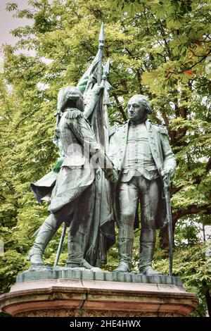 Estatua de Washington y Lafayette en los jardines État Unis de Paris, Francia Banque D'Images