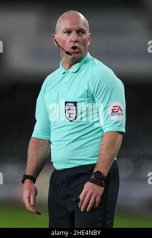 Swansea, Royaume-Uni.08th janv. 2022. Arbitre Simon Hooper pendant le match à Swansea, Royaume-Uni le 1/8/2022.(Photo par Mike Jones/News Images/Sipa USA) crédit: SIPA USA/Alay Live News Banque D'Images