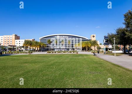 Orlando, FL - 30 décembre 2021 : The Addition Financial Arena sur le campus de l'Université de Central Florida. Banque D'Images