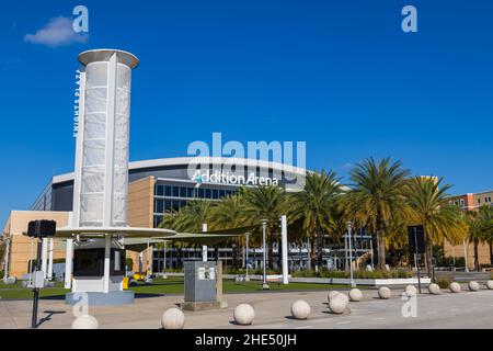 Orlando, FL - 30 décembre 2021 : The Addition Financial Arena sur le campus de l'Université de Central Florida. Banque D'Images