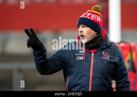 Limerick, Irlande.08th janvier 2022.DaN MCFARLAND, entraîneur-chef d'Ulster, lors du match de rugby 10 du championnat de rugby unifié entre Munster Rugby et Ulster Rugby au parc Thomond de Limerick, en Irlande, le 8 janvier 2022 (photo d'Andrew SURMA/ Credit: SIPA USA/Alamy Live News Banque D'Images