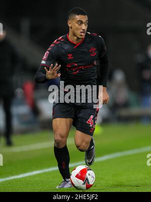 Swansea, pays de Galles, Royaume-Uni.8th janvier 2022: Stade Swansea.com, Swansea, pays de Galles; FA Cup 3rd Round, Swansea versus Southampton: Yan Valery of Southampton fait avancer le ballon Credit: Action plus Sports Images/Alay Live News Banque D'Images