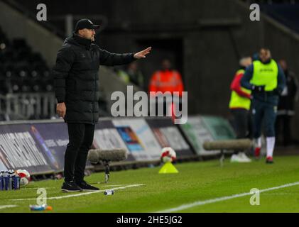 Swansea, pays de Galles, Royaume-Uni.8th janvier 2022: Stade Swansea.com, Swansea, pays de Galles; FA Cup 3rd Round, Swansea versus Southampton: Ralph Hasenhuttl directeur de Southampton gestes à ses joueurs crédit: Action plus Sports Images/Alay Live News Banque D'Images