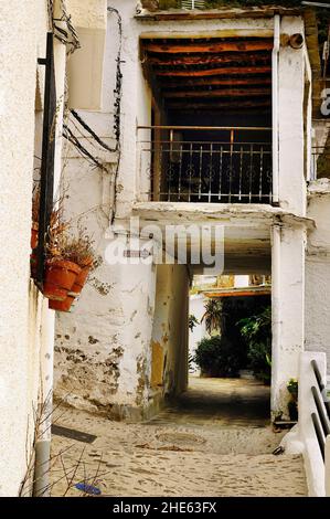 Rue de la ville de Pampaneira à la Alpujarra Granadina, Sierra Nevada. Banque D'Images