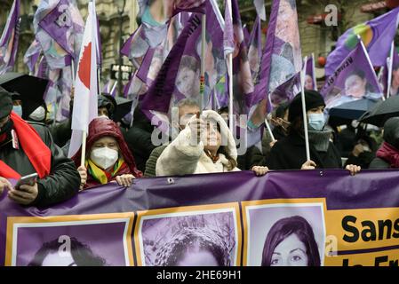 Mars en hommage à Sakine Cansiz, Fidan Dogan et Leyla Soylemez, le triple meurtre visant 3 militantes kurdes à Paris en janvier 2013, à Paris, en France, le 08 janvier 2022.9 ans après que les Kurdes continuent à exiger que justice leur soit faite.Photo de Patrice Pierrot/ABACAPRESS.COM Banque D'Images