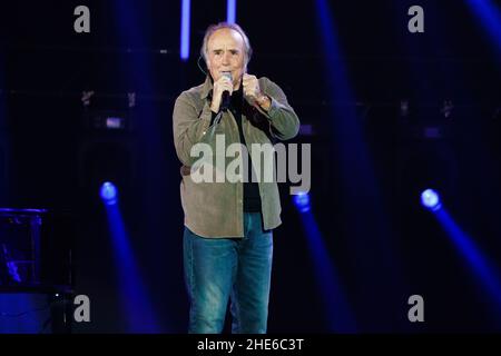 Madrid, Espagne.09th janvier 2022.Joan Manuel Serrat se produit au concert de solidarité "Music with la Palma: Plus fort que le volcan" au Centre Wizink, à Madrid.(Photo par Atilano Garcia/SOPA Images/Sipa USA) crédit: SIPA USA/Alay Live News Banque D'Images