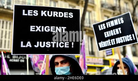 Manifestation pour demander justice à trois militantes kurdes, Sakine Cansiz, Fidan Dogan et Leyla Soylemez, assassinées en janvier 2013 à Paris, le 08 janvier 2022.9 ans après que les Kurdes continuent à exiger que justice leur soit faite.Photo par Karim ait Adjedjou/avenir Pictures/ABACAPRESS.COM Banque D'Images