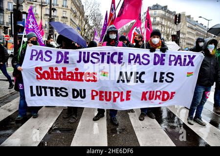 Manifestation pour demander justice à trois militantes kurdes, Sakine Cansiz, Fidan Dogan et Leyla Soylemez, assassinées en janvier 2013 à Paris, le 08 janvier 2022.9 ans après que les Kurdes continuent à exiger que justice leur soit faite.Photo par Karim ait Adjedjou/avenir Pictures/ABACAPRESS.COM Banque D'Images