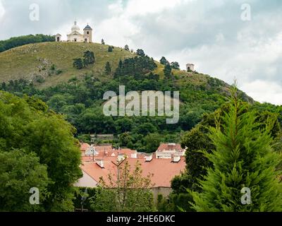 Célèbre chapelle Saint-Sébastien, Svaty Kopecek, vue depuis la tour de la ville de Mikulov.Région de Moravie du Sud, République tchèque Banque D'Images