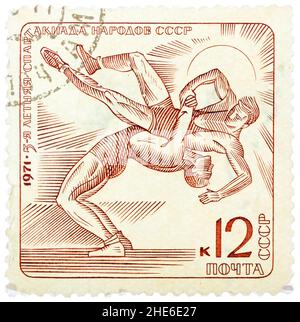 Le timbre imprimé en URSS (Russie) montre Wrestling avec l'inscription et le nom d'une série '1971, 5 Jeux d'été du peuple de l'URSS' Banque D'Images