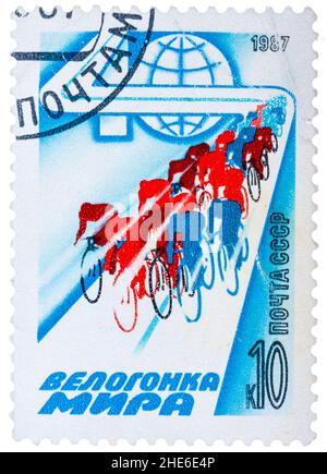 Le timbre postal imprimé en URSS est montré par la course de la paix, Groupe de coureurs de vélo Banque D'Images
