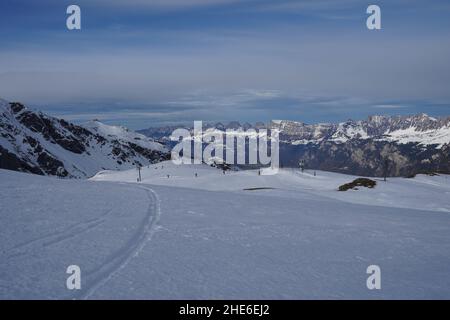 Vue panoramique sur la région et la station de sports d'hiver de Pizol à Bad Ragaz, Suisse. Banque D'Images