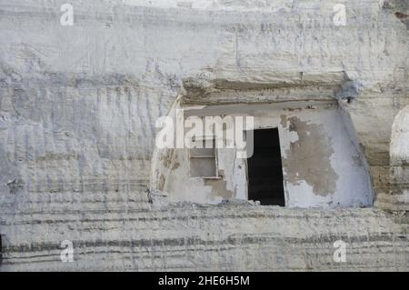 Grottes sculptées dans le mur - Benamaurel, Grenade Banque D'Images