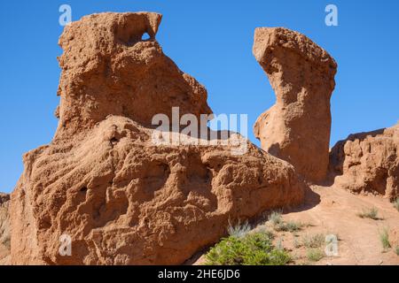 Sculpture de grès formée par l'érosion dans le canyon de conte de fées de Skazka près du lac Issyk-Kul, Tosor, Kirghizistan Banque D'Images