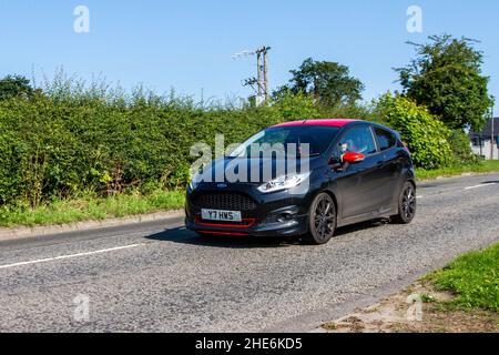 2016 Ford Fiesta ST-Line 998cc 5 noir manuel de vitesse, en route vers le spectacle de voiture classique de Capesthorne Hall de juillet, Cheshire, Royaume-Uni Banque D'Images