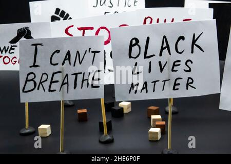 Concept de protestation, de rallye, de manifestation.Des affiches avec des mots « Black Lives Matter », « I CAN not Breathe », Banque D'Images