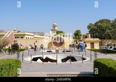 Jantar Mantar observatoire, une collection d'instruments astronomiques architecturaux datant du 16th siècle, Jaipur, Rajasthan, Inde, Asie du Sud Banque D'Images