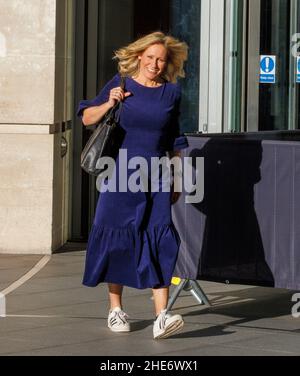 Londres, Royaume-Uni.09th janvier 2022.La journaliste et présentatrice, Sophie Raworth, aux studios de la BBC après avoir présenté son nouveau spectacle, dimanche matin, qui a remplacé ÔThe Andrew Marr ShowÕ.Crédit : Mark Thomas/Alay Live News Banque D'Images