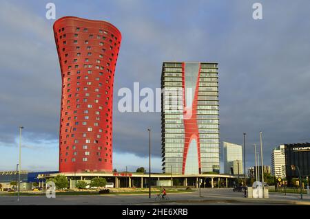 Hôtel moderne Porta Fira et Torre Realia BCN, gratte-ciel de renom situé à l'Hospitalet de Llobregat, Barcelone en Espagne. Banque D'Images