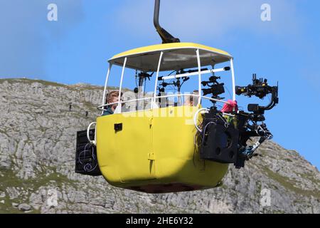 Les acteurs de rue de couronnement ont été repérés filmant des scènes de téléphérique sur le Grand Orme, Llandudno, pays de Galles Banque D'Images