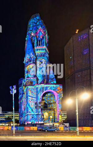 Eglise du souvenir Kaiser Wilhelm pendant le Festival des lumières, Kurfürstendamm, Charlottenburg, Berlin, Allemagne Banque D'Images