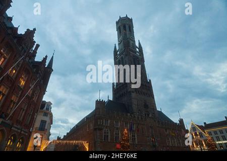 La tour Belfort dans le centre-ville de Bruges Banque D'Images