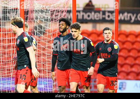 Stade Eco-Power Doncaster, Angleterre - 8th janvier 2022 Ellis Harrison (3rd à droite) de Fleetwood après avoir obtenu le score 0 - 1 pendant le match EFL League One Doncaster contre Fleetwood, stade Eco-Power Doncaster le 8th janvier 2022 crédit: Arthur Haigh/WhiteRosephotos/Alay Live News Banque D'Images