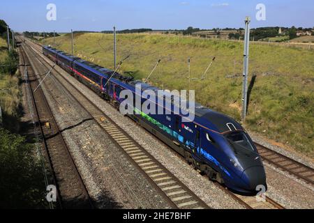 Hull trains 802301 train de classe Paragon, East Coast main Line Railway, près du village d'Essendine, comté de Rutland, Angleterre, Royaume-Uni Banque D'Images