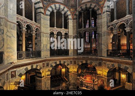 Aachener Dom, Kaiserdom, Oktogon, Karolingischer Zentralbau, Aix-la-Chapelle,Nordrhein-Westfalen, Deutschland, Europa | Aix-la-Chapelle, Cathédrale d'Aix-la-Chapelle, Okt Banque D'Images