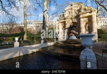 Fontaine Médicis Baroque romantique conçu au début XVII siècle dans les jardins du Luxembourg . Paris. La France. Banque D'Images