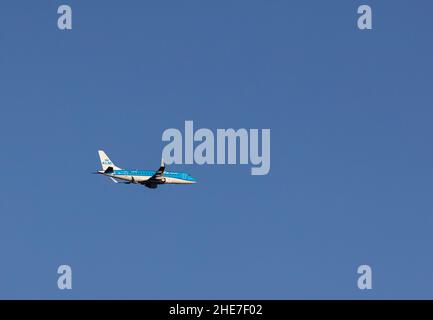 KLM-Cityhopper avion dans l'air, en vol vers Schiphol Banque D'Images