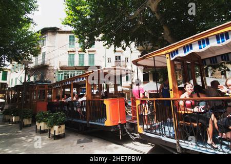 alte Straßenbahn am Marktplatz in Soller, Mallorca, Balearia, Spanien, Europa | ancien tramway dans le centre de Soller, Mallorca, Iles Baléares, Espagne, E Banque D'Images