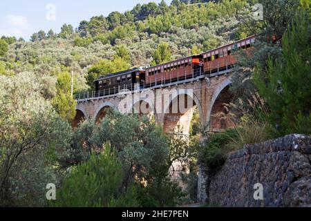 Schmalsjasbahn 'Roter Blitz' von Palma nach Soller, Mallorca, Balearia, Espagnol, Europa | train touristique de Palma à Soller, Mallorca, Iles Baléares Banque D'Images