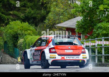 Une Skoda Fabia R5 au Shakedown dans Rally Alpi Orientali 2019, Montenars(UD), Friuli V.G., Italie Banque D'Images