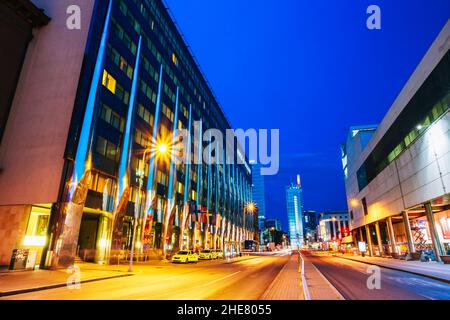 Vue de nuit du bâtiment de l'hôtel de Tallink City à Tallinn, Estonie Banque D'Images