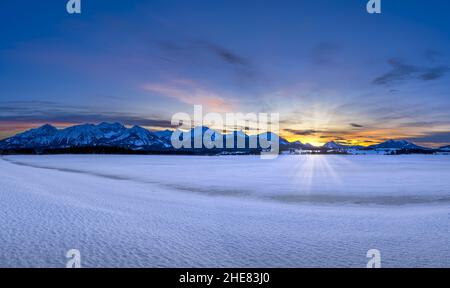 Hopfensee en hiver, Allgau, Swabia, Allemagne Banque D'Images