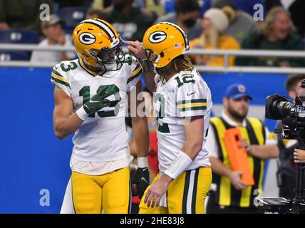 Detroit, États-Unis..09th janvier 2022.DETROIT, MI - JANVIER 9 : grand receveur de Green Bay Packers (13) quartier d'Allen Lazard et de Green Bay Packers (12) Aaron Rodgers célèbre leur connexion lors du match de la NFL entre Green Bay Packers et Detroit Lions le 9 janvier 2022 au champ Ford de Detroit, MI (photo d'Allan Dranberg/CSM) crédit :CAL Sport Media/Alamy Live News Banque D'Images