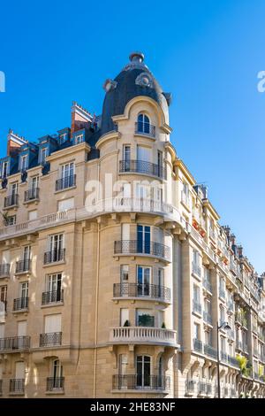 Paris, de beaux bâtiments dans le 16th arrondissement, avenue Mozart, un quartier haut de gamme Banque D'Images