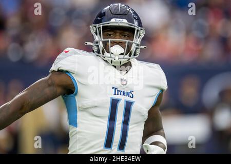 9 janvier 2022 : Tennessee Titans Wide Receiver A.J.Brown (11) se prépare pour un match de football américain du 1st quart d'un match de la NFL entre les Tennessee Titans et les Houston Texans au NRG Stadium à Houston, au Texas.Trask Smith/CSM Banque D'Images