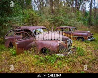 Vieilles voitures abandonnées rouillées à Crawfordville en Floride Banque D'Images