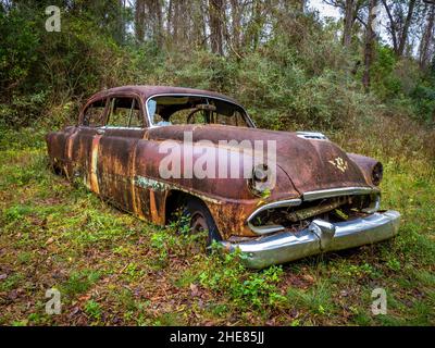 Vieilles voitures abandonnées rouillées à Crawfordville en Floride Banque D'Images