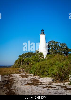 Phare de St Marks dans la réserve naturelle nationale de St Marks, sur la côte du golfe du Mexique, en Floride Banque D'Images