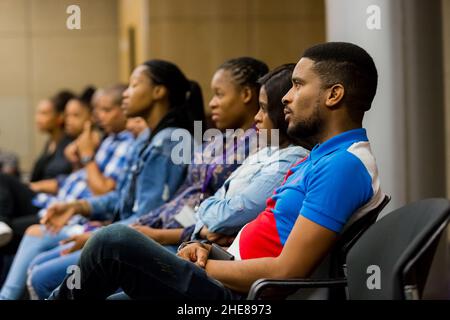 Johannesburg, Afrique du Sud - 23 février 2018 : divers étudiants adultes qui assistent à une classe sur la finance Banque D'Images