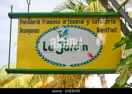 Panneau pour le restaurant local le jardin à Isla Holbox, Mexique Banque D'Images