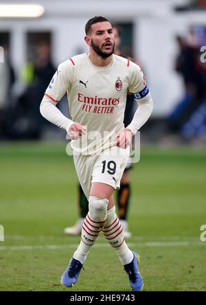 Venise, Italie.9th janvier 2022.Theo Hernandez d'AC Milan célèbre son but lors d'un match de football de série A entre AC Milan et Venezia à Venise, Italie, le 9 janvier 2022.Credit: STR/Xinhua/Alay Live News Banque D'Images