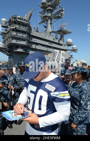 San Diego Chargers visitez l'USS Ronald Reagan 130828 Banque D'Images