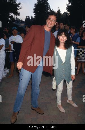 Bob Saget et sa femme Sherri Kramer assistent à une soirée au Net Benefit le 2 août 1993 au UCLA tennis Centre de Westwood, en Californie.Crédit: Ralph Dominguez/MediaPunchBob Saget Circa années 80 crédit: Ralph Dominguez/MediaPunch Banque D'Images